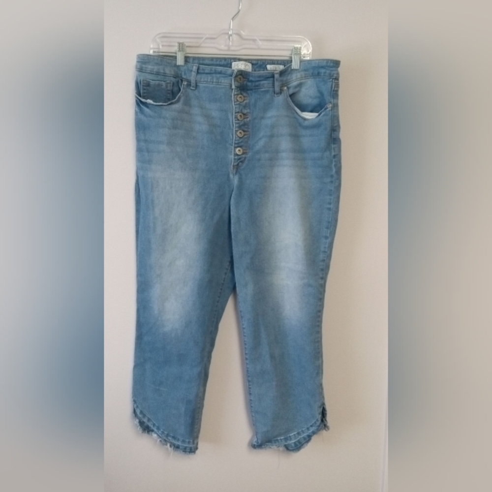 Sofia by Sofia Vergara Blue Ankle Cropped Raw Hem Jeans Size 18